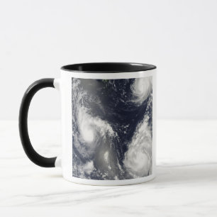 Tre olika typhoons mugg