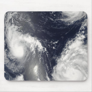 Tre olika typhoons musmatta