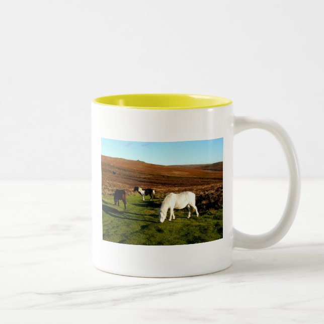 Tre ponnyer på Dartmoor Två-Tonad Mugg (Höger)