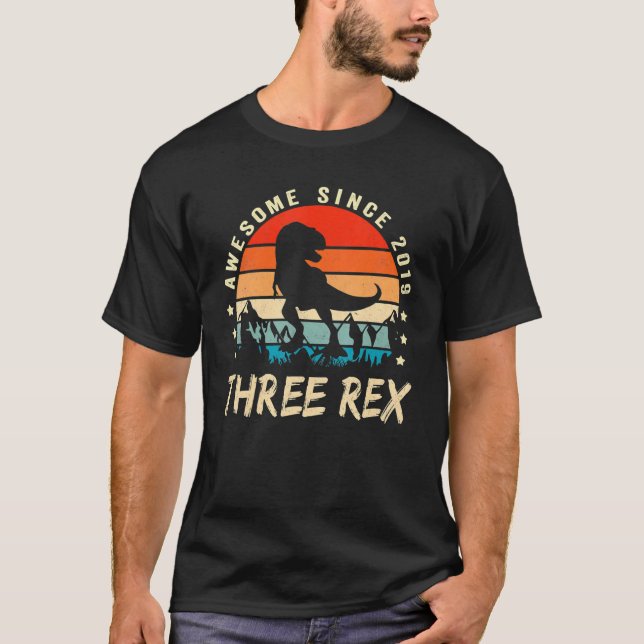 Tre Rex 3: e födelsedagen 3: e doseringen 3 år gam T Shirt (Framsida)