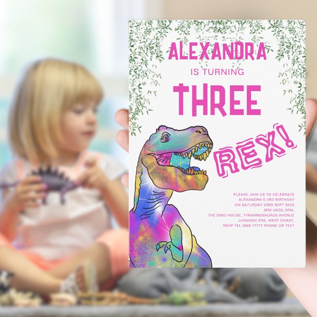 Tre Rex Girls Dinosaur Födelsedagsfest inbjudan (Three rex girls dinosaur 3rd birthday party invitation with colorful T-Rex and pink typography )