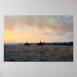 Tre Riders på Kansas Prairie vid Sunset Poster