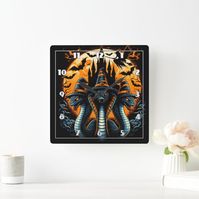 Tre rödhäckande ormar under fullt fyrkantig klocka (Hem)