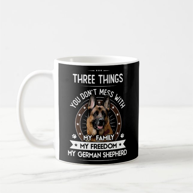 Tre Sak du inte är  med - tysk shepherd Kaffemugg (Vänster)
