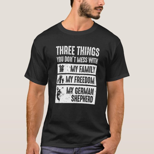 Tre Sak du inte är  med tyska shepherd T Shirt (Framsida)
