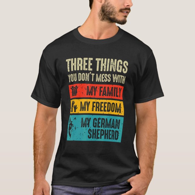 Tre Sak du inte är  med tyska shepherd T Shirt (Framsida)