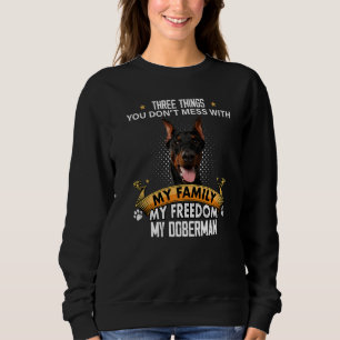Tre saker du inte bråkar med dobermann hund t shirt