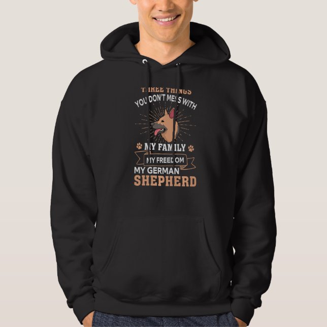 Tre saker du inte bråkar med tyska herdehund hoodie (Framsida)