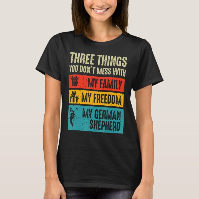 Tre saker du inte bråkar med tyska herdehund t shirt (Framsida)