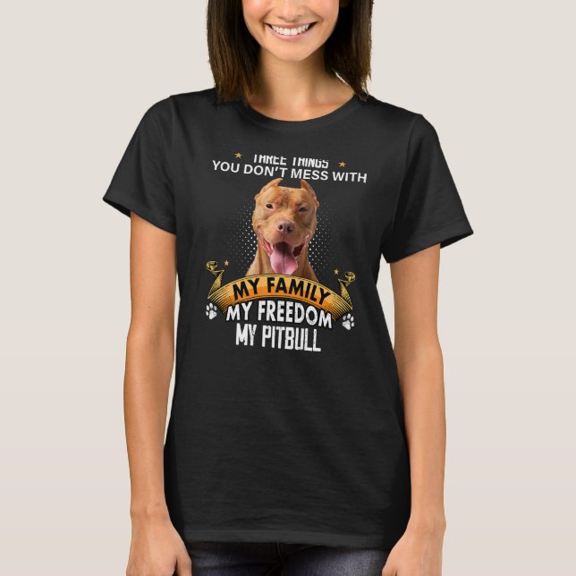 Tre saker du inte ska bråka med Pitbull Hund T Shirt (Framsida)