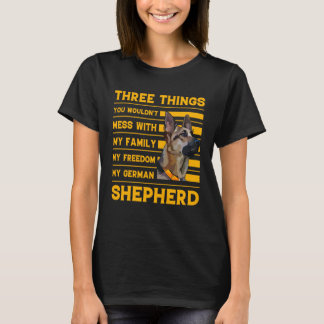 Tre saker som du inte skulle med tyska shepher t shirt