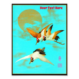 Tre saruskran som flyger framför måne fototryck