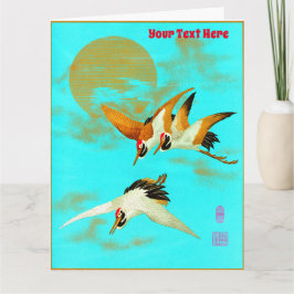 Tre saruskran som flyger framför måne kort