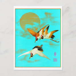 Tre saruskran som flyger framför måne vykort