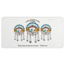 Tre skyddar registreringsskylten