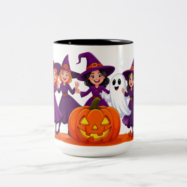 Tre små häxor som dansar runt en pumpa 🎃 Två-Tonad mugg (Center)