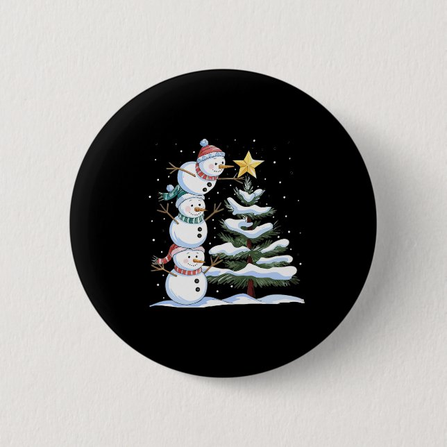 Tre snömän arrangerar en julgran Söt  Knapp (Framsida)