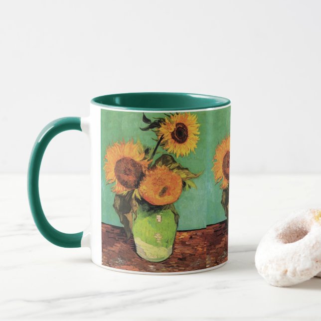 Tre solblommor i Vas av Vincent van Gogh Mugg (Med munk)