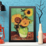 Tre solblommor i Vas av Vincent van Gogh Poster<br><div class="desc">Tre solblommor i Vas av Vincent van Gogh är en vintage bra konst post impressionism fortfarande blommigt. En bukett med tre vackra blommande solblommor i vas. Färska snittblommor från trädgården. Om konstnären: Vincent Willem van Gogh (1853-1890) var en av de mest berömd Post impressionist-målarna under sin tid. Hans arbete var...</div>