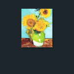 Tre solblommor | Vincent Van Gogh Canvastryck<br><div class="desc">Konst kanvastryck av tre solblommor (1888) av den nederländske konstnären Vincent Van Gogh. Det ursprungliga arbetet är en olja på en duk som skildrar ett liv av ljusa solblommor i gult mot en turkobakgrund. Klicka på Anpassa om du vill ändra arbetsytan storlekt eller anpassa designen.</div>