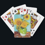 Tre solblommor | Vincent van Gogh Casinokort<br><div class="desc">Tre solrosor (1888) av Vincent van Gogh är ett levande liv som visar konstnärens namnteckning tjocka brushstrokes och djärva använda av färg. Målningen har tre solblommor i ett enkelt vas, deras gyllene petaler som kontrasterar mot akvafblått. Van Goghs livliga palett för gult och liv till scenen och fångade blommornas flyktighet....</div>