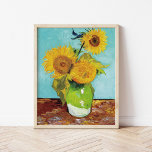 Tre solblommor | Vincent Van Gogh Poster<br><div class="desc">Konst poster tre solblommor (1888) av den nederländska konstnären Vincent Van Gogh. Det ursprungliga arbetet är en olja på en duk som skildrar ett liv av ljusa solblommor i gult mot en turkobakgrund. Klicka på Anpassa om du vill ändra poster storlekt eller anpassa designen.</div>