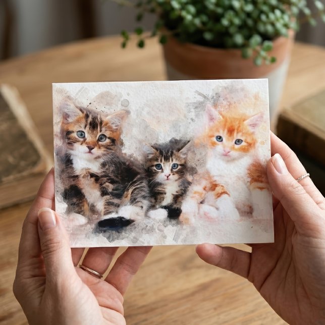 Tre söta och vackra kattungar i akvarell vykort (Three beautiful and cute kittens watercolor. postcard )