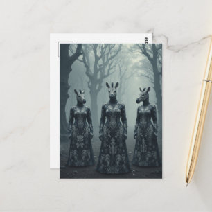 Tre surrealistiska kvinnor med zebrahuvuden i skog vykort