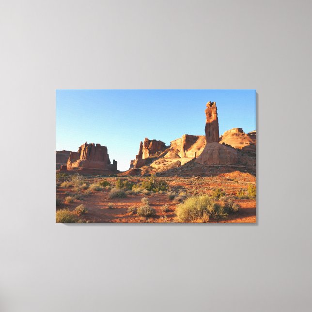 Tre systrar vid Arches National Park Canvastryck (Framsida)