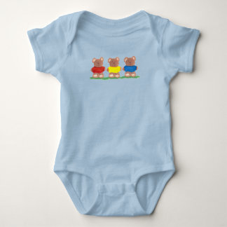 Tre teddybjörnar i t-shirts