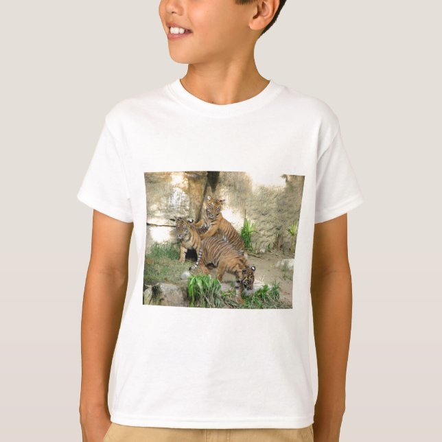 Tre tigerungar tee (Framsida)