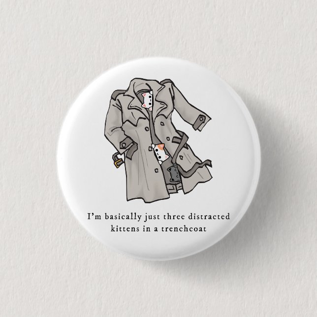 Tre uppdelade kittens i en Trenchrock-knapp Knapp (Framsida)