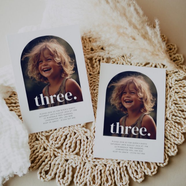 Tre välvda foto födelsedag inbjudningar (Three Arched Photo First Birthday Invitation)