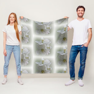 tre vita blommor fleecefilt