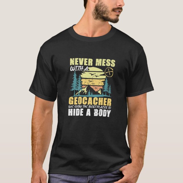 Treasure Geocaching Geocache är aldrig  med en Geo T Shirt (Framsida)