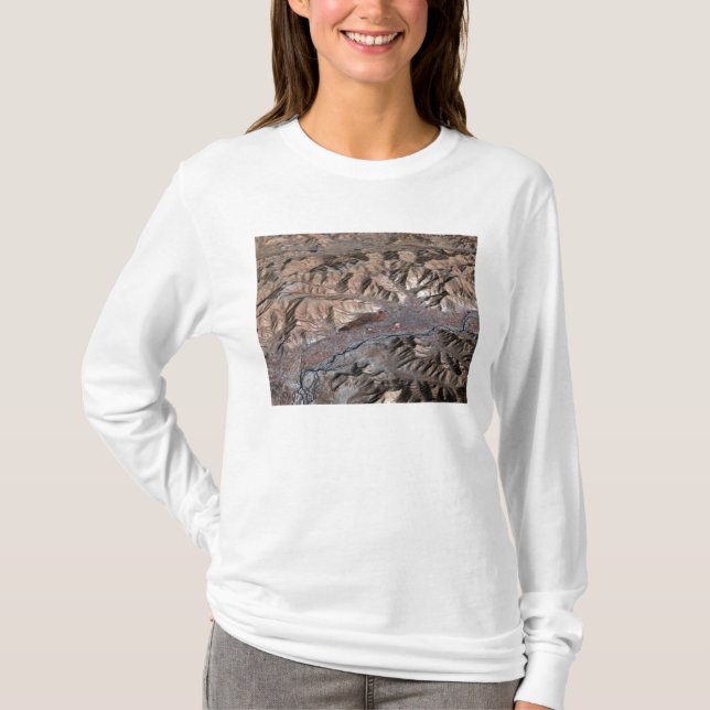 Tredimensionell vy av landskapet t shirt (Framsida)