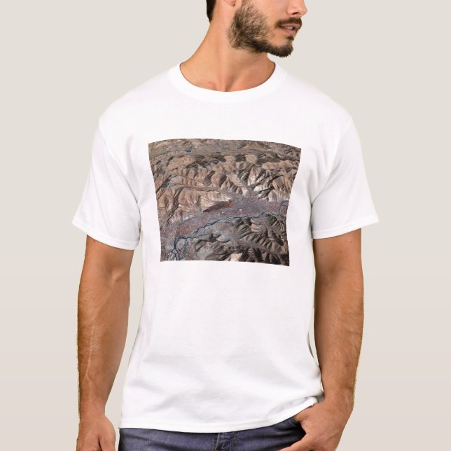 Tredimensionell vy av landskapet t-shirt (Framsida)