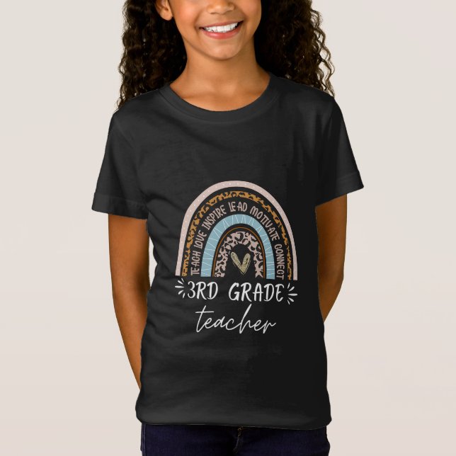 Tredje klass-läraren back to school boho rainbow t shirt (Framsida)