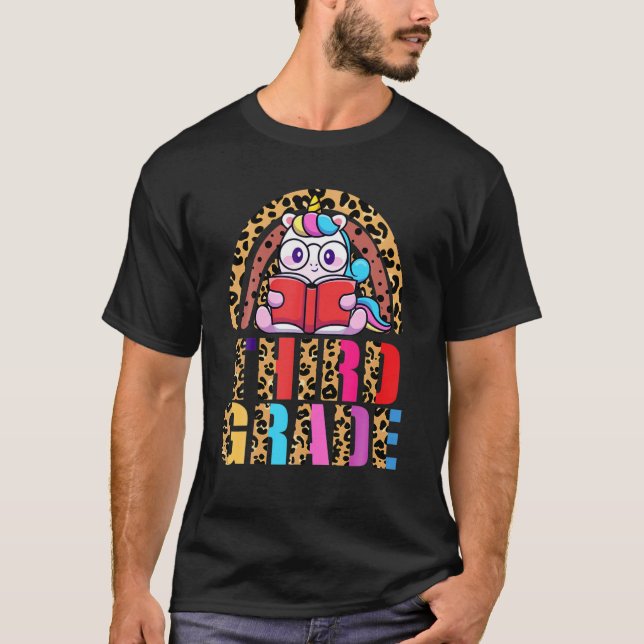 Tredje Klass Rainbow Leopard Funny Unicorn Teacher T Shirt (Framsida)