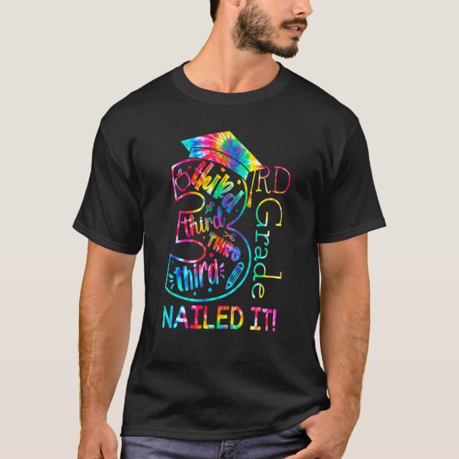 Tredje Klass, som seglade under 2022 Studentmössa  T Shirt (Framsida)