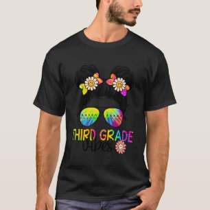 Tredje Klass Vibes Messy Hair Bun Girl Tie Dye Bac T Shirt