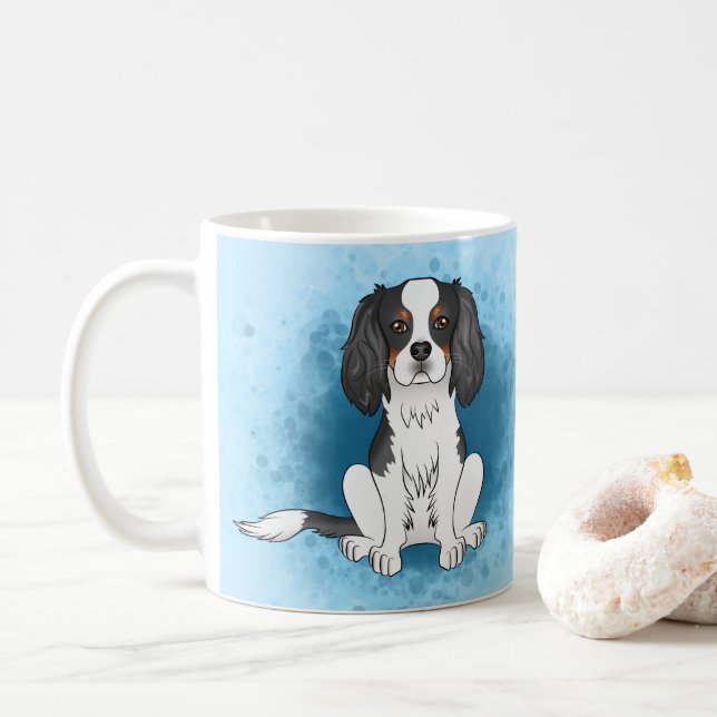 Trefärgad Cavalier King Charles Spaniel Hund På Bl Kaffemugg (Med munk)