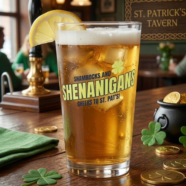 Treklöver och bus St. Patricks dag Pint Glaskopp (Skapare uppladdad)
