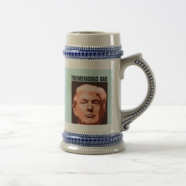 TREMENDOUS PAPPA DONALD TRUMP BEER STEIN SEJDEL (Höger)