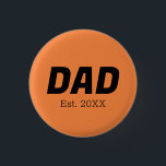 Trend Färg - Fresch Tangerine Pappa-knapp Knapp<br><div class="desc">Inledning av trendiget vår färg: Fresh Tangerine. Knappen Modern och snyggt med anpassade,  pappa-fastställt datum. Dess enkla och rena utformning i solid färg erbjuder en tidlös appell. Utforska vår trendutveckling i vår färg för fler produkter i samma skugga eller upptäck annan snyggt och färglösa nyanser som matchar stil.</div>