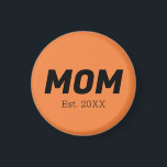 Trend Färg - Fresh Orange Mamma Magnet<br><div class="desc">Inledning av trendiget vår färg: Ny Orange. Denna moderna och snyggt magnet med anpassade text, mamma, fastställde datum. Den enkla och rena designen i solid färger erbjuder en tidlös appell, perfekt för att lägga till lite färg till dina vardagsbehov. Utforska vår trendutveckling i vår färg för fler produkter i samma...</div>