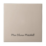 Trend Färg - Mjuk kranskärl av keramiskt material Kakelplatta<br><div class="desc">Vi presenterar den klassiska och elegant vår-skuggan: Mjuk smak. Öka din hemdekoration med vår moderna och snyggt keramiska plattor, med ett anpassade namn i ett charmigt handskrivet tittar teckensnitt. Dess elegant och minimalistiska utformning i fast färg utesluter tidlös appell, skapar den perfekt för personlig använda eller som en tänkbar gåva...</div>