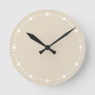 Trend Färg - Natural Beige White Dots Round Clock Rund Klocka