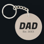 Trend Färg - Soft Taupe-nyckelkedja<br><div class="desc">Inledning av trendiget vår färg: Mjuk krut. Denna moderna och snyggt nyckelkedja med anpassade, pappa, har fastställt datum. Den enkla och rena designen i solid färger erbjuder en tidlös appell, perfekt för att lägga till lite färg till dina vardagsbehov. Utforska vår trendutveckling i vår färg för fler produkter i samma...</div>