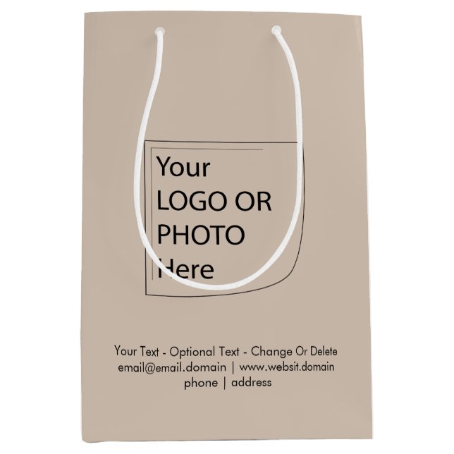 Trendfärg - Mjuk Taupe Medium Logotyp Presentpåse (Framsidan)